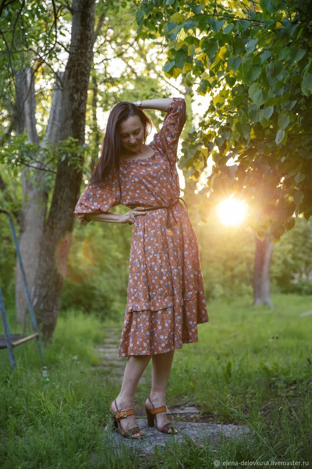 Девушка в платье из ситца. Ситцевое радужное платье. Медяник девушка в платье. Светлана медяник певица. Сергей.