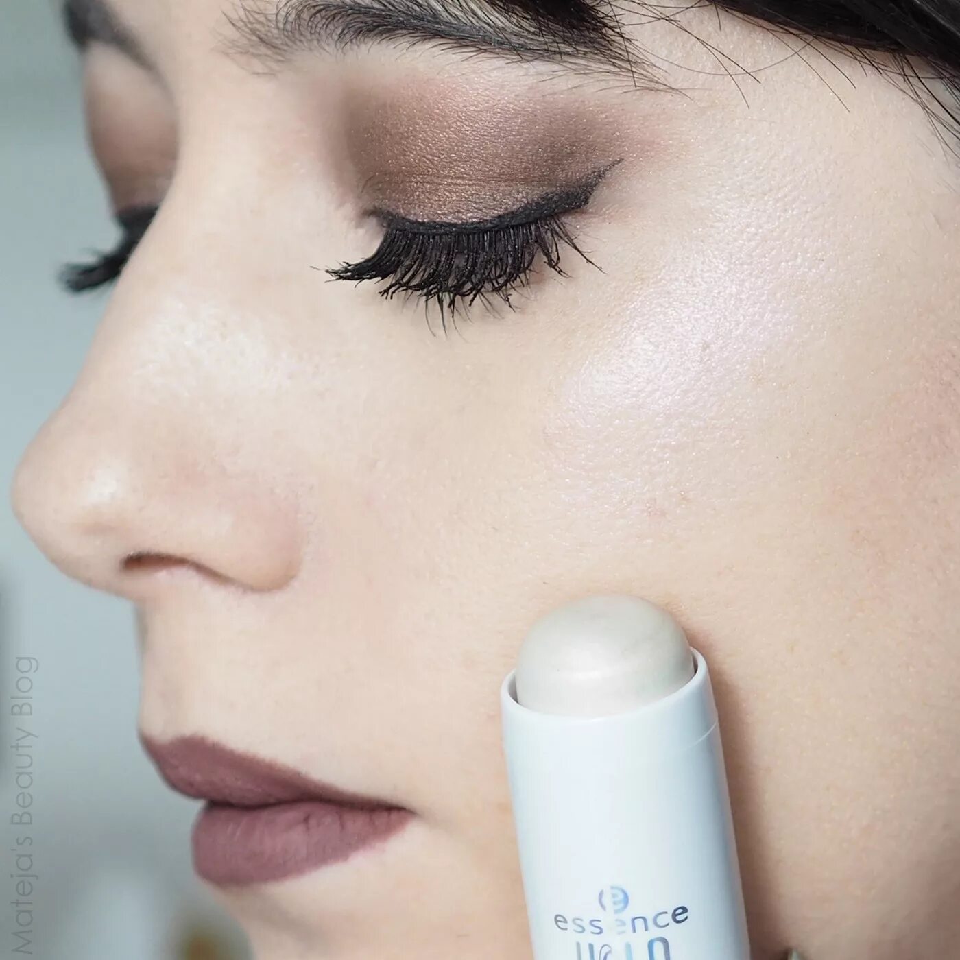 Essence хайлайтер-стик 3d Dewy look Stick. Kiko хайлайтер в стике. Essence хайлайтер в стике. Vivienne Sabo хайлайтер стик.