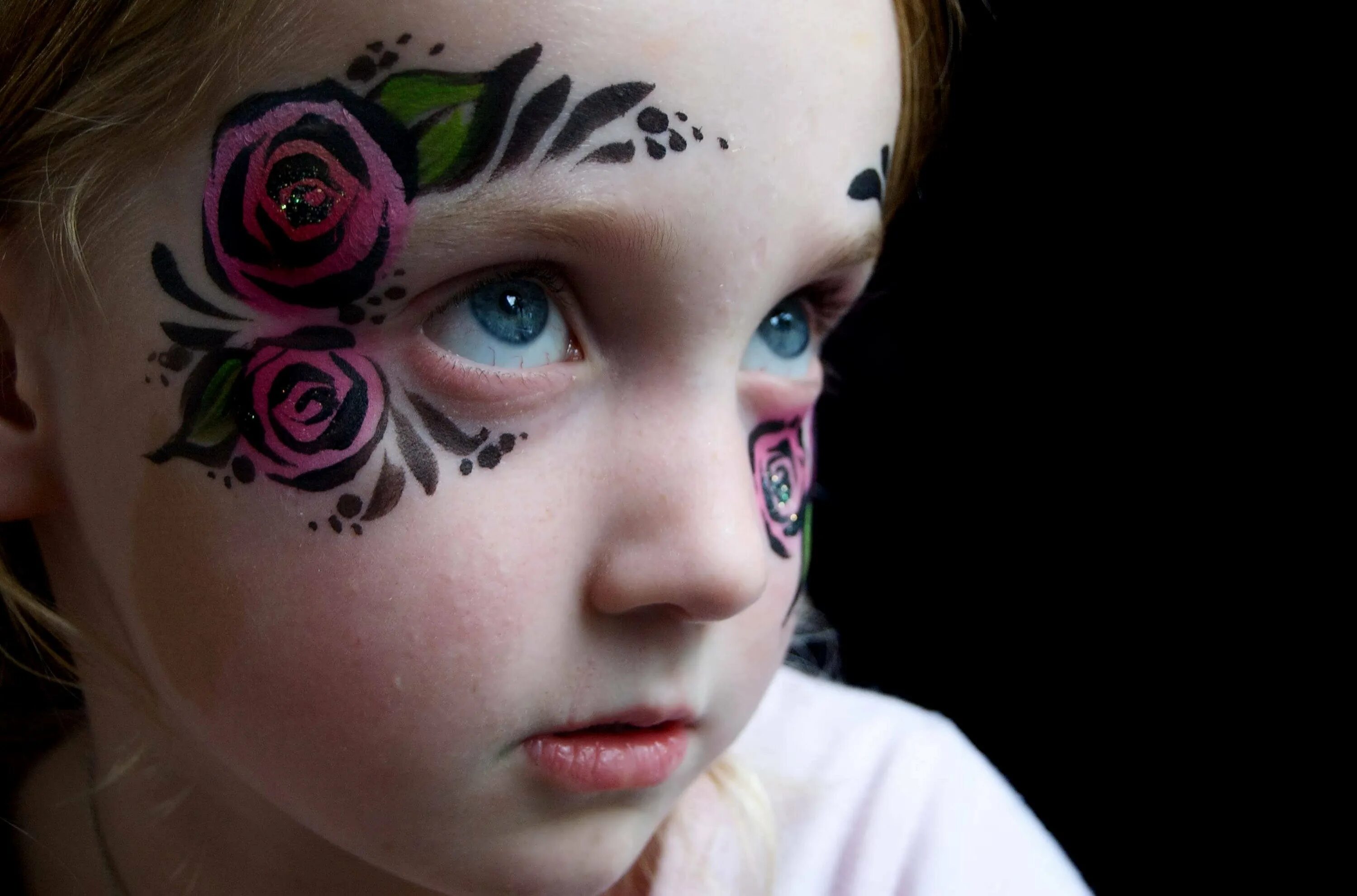 Face paint перевод. Аквагрим. Аквагрим цветы. Аквагрим для детей. Аквагрим цветы на лице.