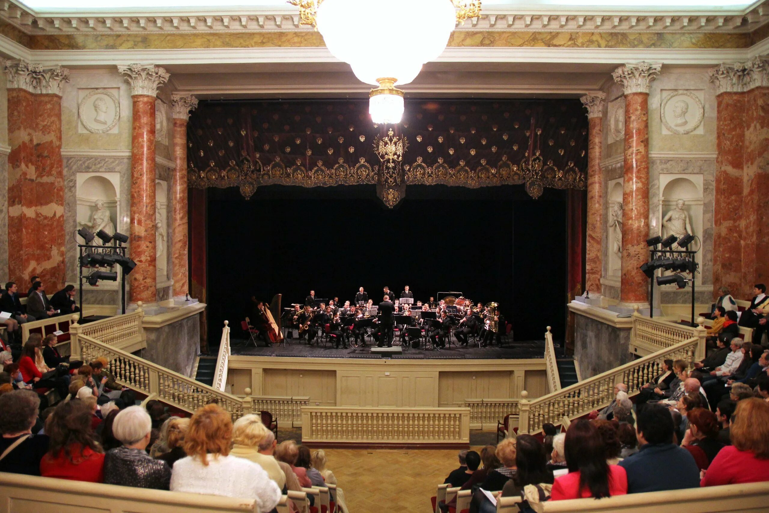 Concerts theatre. Эрмитажный театр Санкт-Петербург. Эрмитажный театр Санкт-Петербург зал. Эрмитаж Эрмитажный театр. Театр Эрмитажный театр.