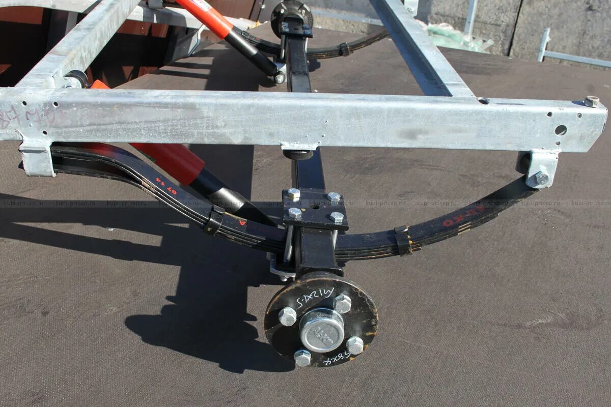 Ось прицепа мзса. Ось прицепа мзса 817711. Крепеж рессоры на прицеп газ 704. Прицеп лодочный мзса 81771g. Мзса с торсионной подвеской.