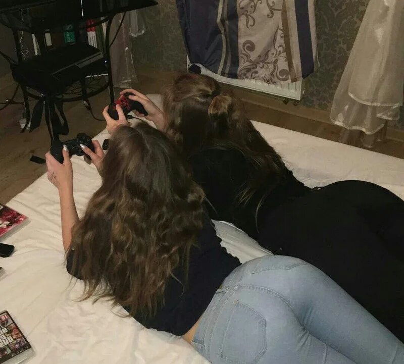 Молодежь развлекается