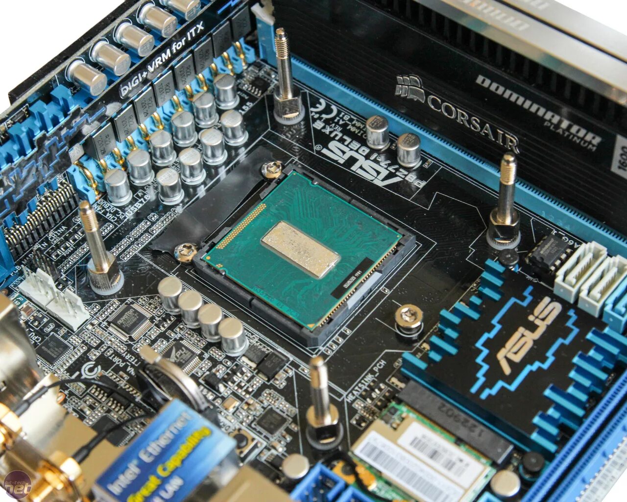 Cpu card. Процессор i7 изнутри. Разобранный процессор. Кристалл процессора. Процессор в разрезе.