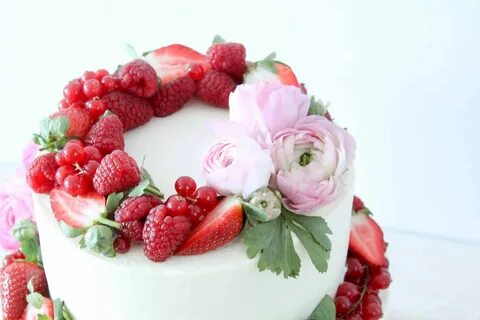 Украшение торта цветами и ягодами (76 фото)