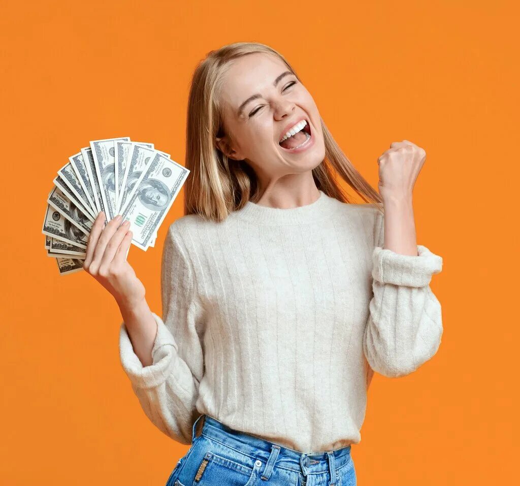 деньги на белом фоне для детей. человек с рублями. девочка с деньгами. нужны деньги девочки. деньги в руках девушки.