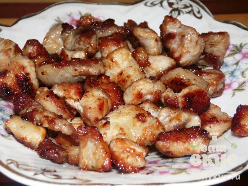 Куриные шкварки. Шкварки фото. Жареное сало шкварки. Сало шкварки. Свиные шкварки.