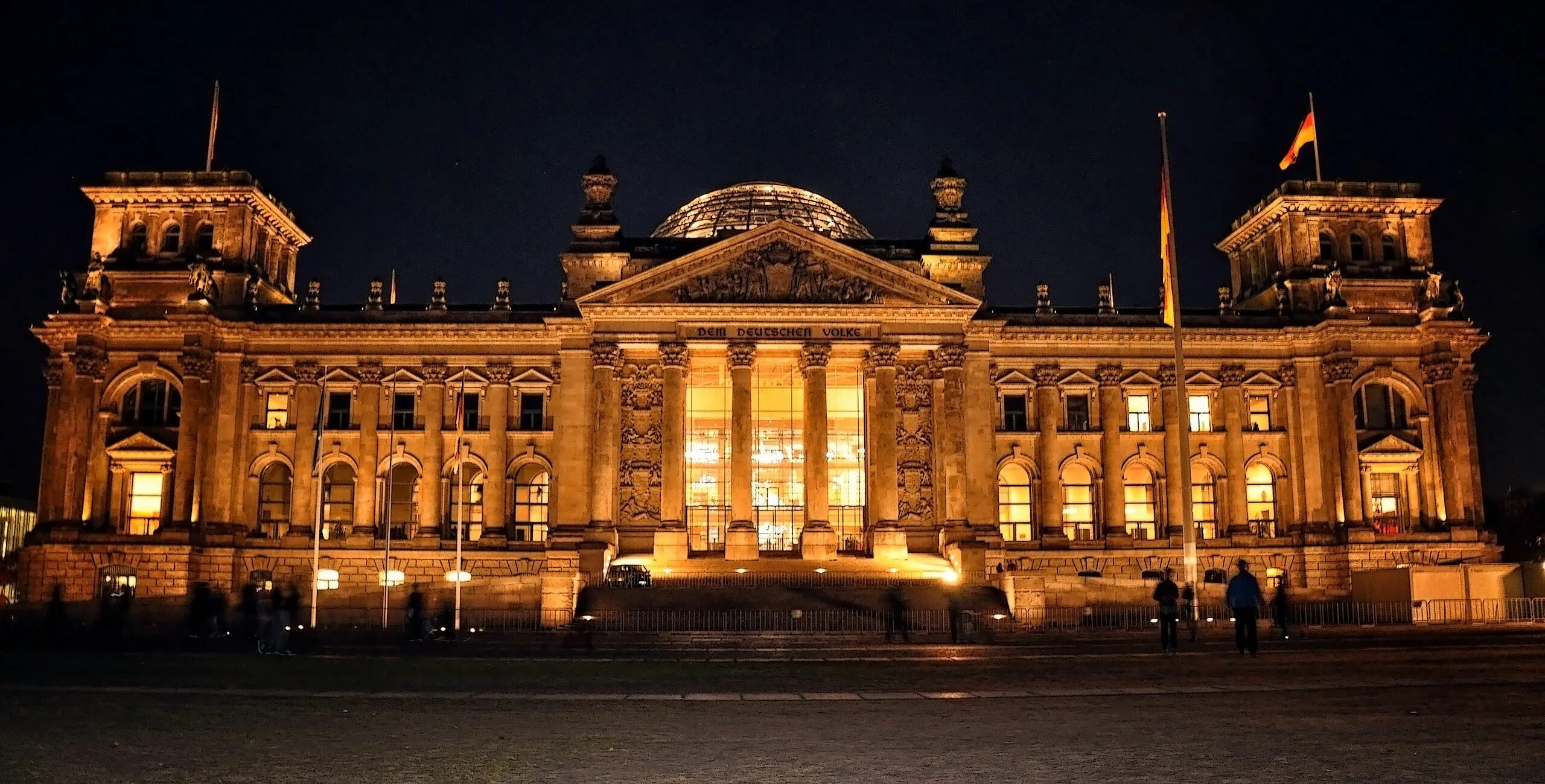 Рейхстаг слушать. Berlin рейхстаг. Рейхстаг внутри. Рейхстаг берлин рейхстаг берлин. Достопримечательности берлина рейхстаг.