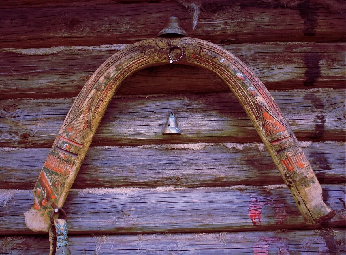 дуга для лошади. коромысло с ведрами. коромысло деревянное. коромысло для переноски ведер. коромысло деревянное.