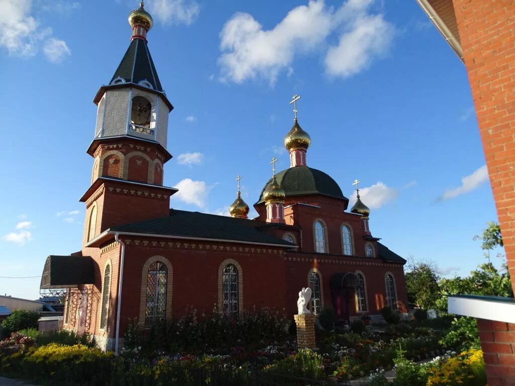 Шунские барсы хоккей. Город вятские поляны кировской. Храмы вятские поляны. Я люблю вятские поляны. Нолинск кировская область памятник.