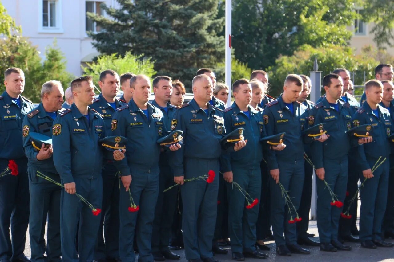 ГУ МЧС Волгоградской области. Любавин МЧС по Волгоградской области. Сотрудники Министерства МЧС России. МЧС Волгоград управление. Сайт волгоградского гу мчс