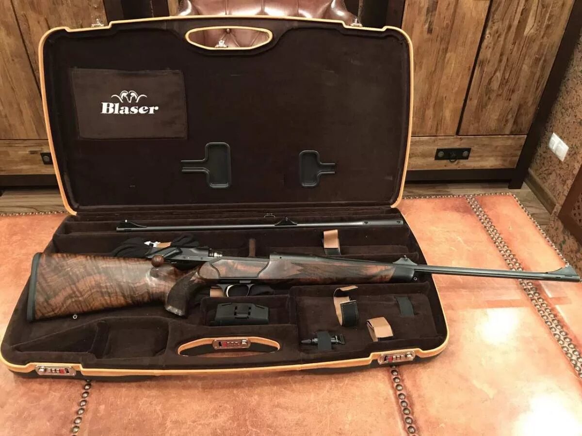 Купить ружье для охоты на авито. Ружье Blaser r8. Карабин Blaser r8. Blaser r8 атташе. Винтовка Blaser r8.