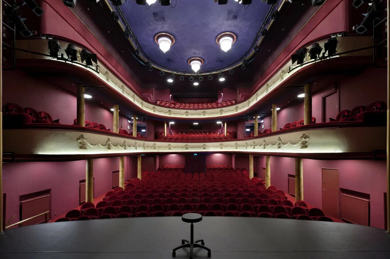Театр стиля. Интерьер театра. театральный интерьер. интерьер современного театра. theater hall.