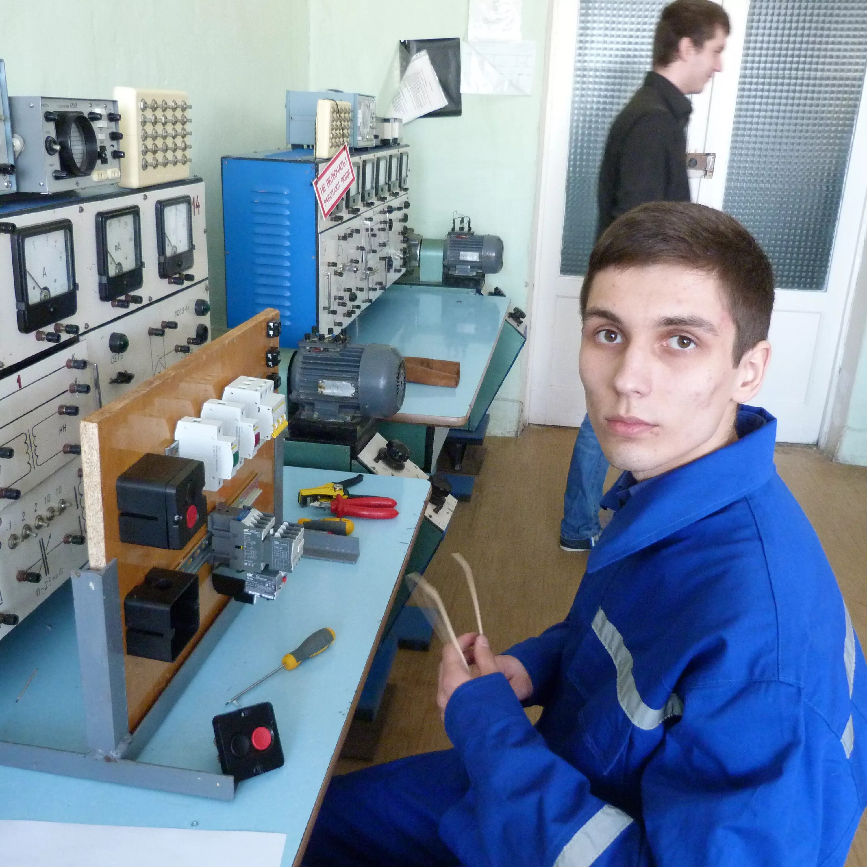 электрик мытищи. ремонт квартир мытищи электрик. техническая эксплуатация электрооборудования. электрика. работа электриком мытищи.