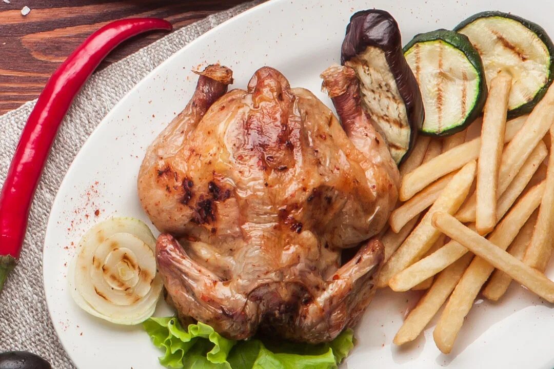 Летник цыплята табака. Кебаб лаунж бар. Цыпленок табака на гриле. Цыплёнок тапака цыплёнок табака. Цыпленок табака (тапака).