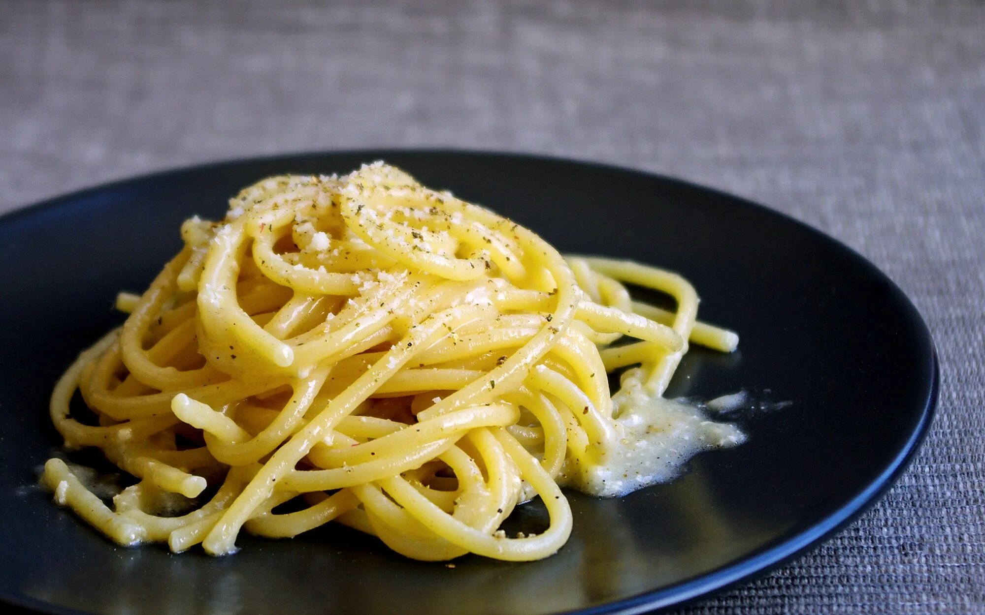 Cacio e pepe. Паста Cacio e Pepe. Букатини Качо э Пепе. Тальолини карбонара. Спагетти каччио э Пепе.