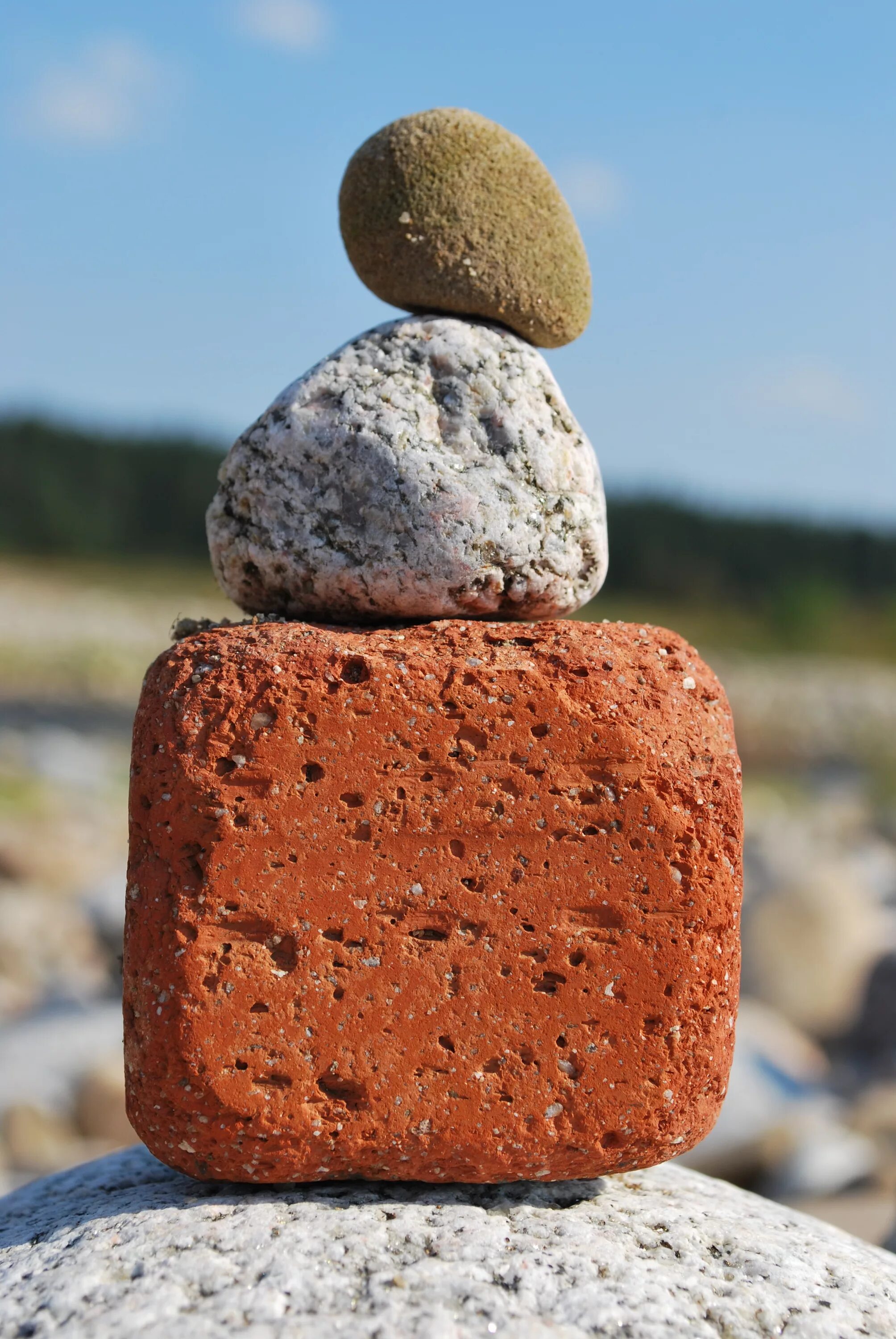 First stone. Камень. Квадратный камень. Квадратный камень в природе. Камень кирпич.