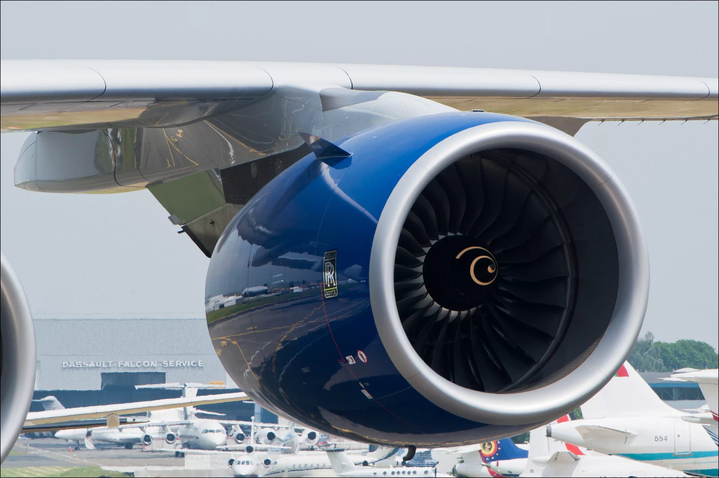 Самолетная турбина. Двигатели воздушных судов. Genx-2b67 двигатель. Турбина реактивного самолета. Rolls-royce trent 800.