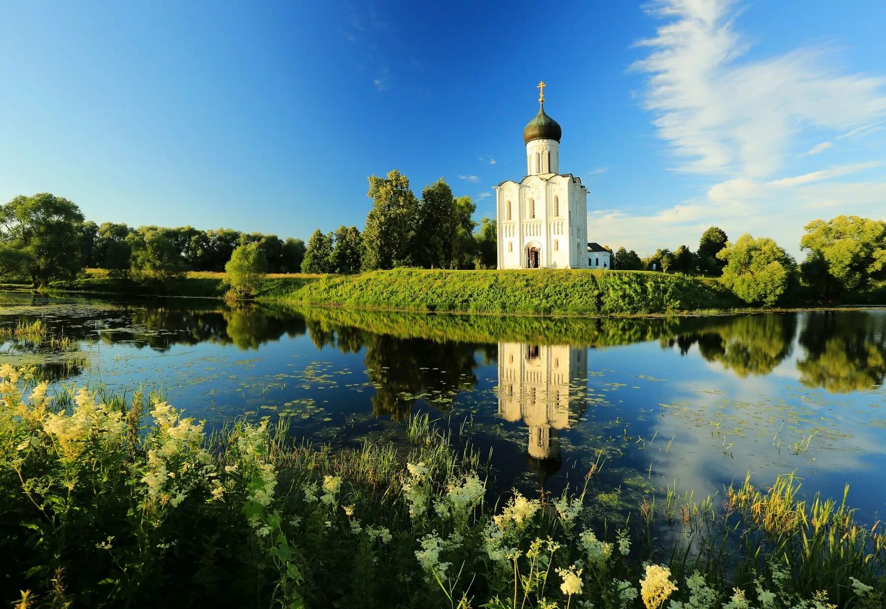 Церковь покрова на нерли была построена в