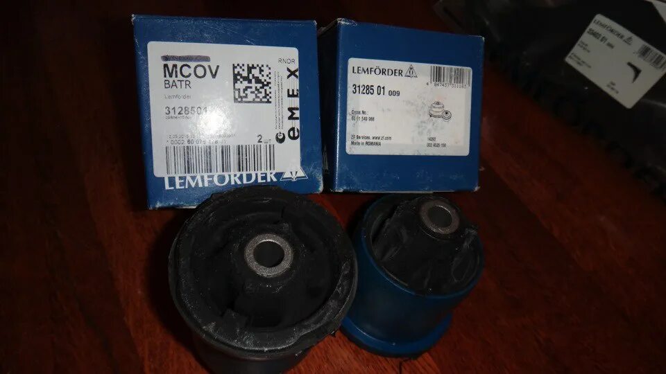 Сайлентблок renault logan задней балки. Сайлентблок задней балки рено логан 1. Сайлентблок lemforder 3128501 logan балки задн 6001549989. Сайлентблок задней 60 01 549 988. Задний сайлентблок рено логан 2.