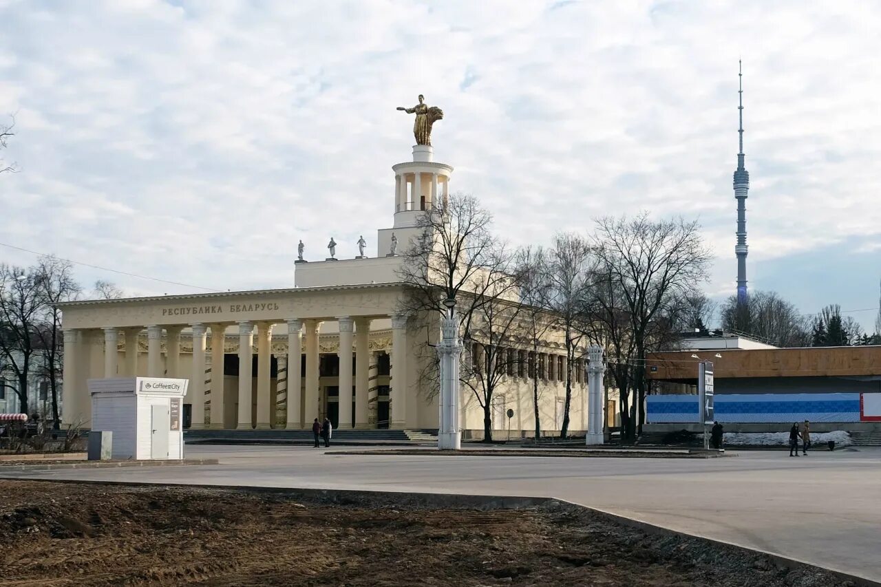 Кольцевая дорога ВДНХ. Выводной круг ВДНХ. Статуи лошадей на ВДНХ. Бишкек дорога на ВДНХ. Кольцевой вднх