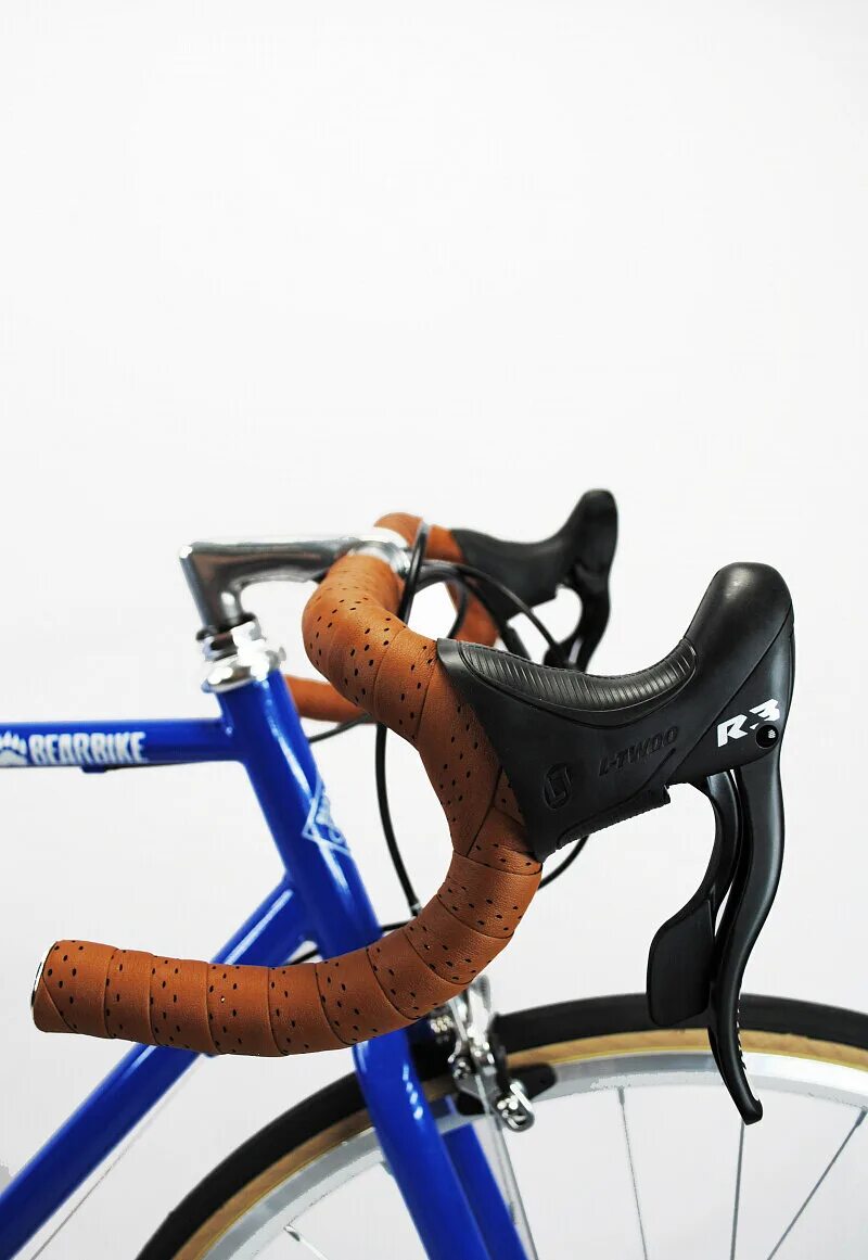 Размер рам bear bike. Гигантский велосипед. Bear bike шоссейник. Bike минск. Шоссейник bear bike песочный.