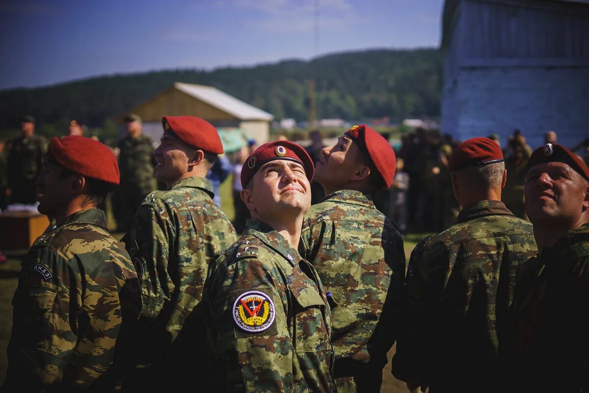 Краповый берет видео. Отряд краповые береты. спецназ краповые береты 2014. офицеры спецназа краповые береты. краповые береты 503 полка е к.