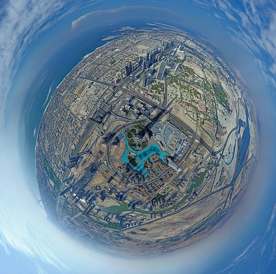 Самый большой город на земле. Вершина Бурдж Халифа, Дубай. Панорама Дубай бурчи Халифа. Бурдж Халифа вид сверху. Бурдж-Халифа Дубай из космоса.
