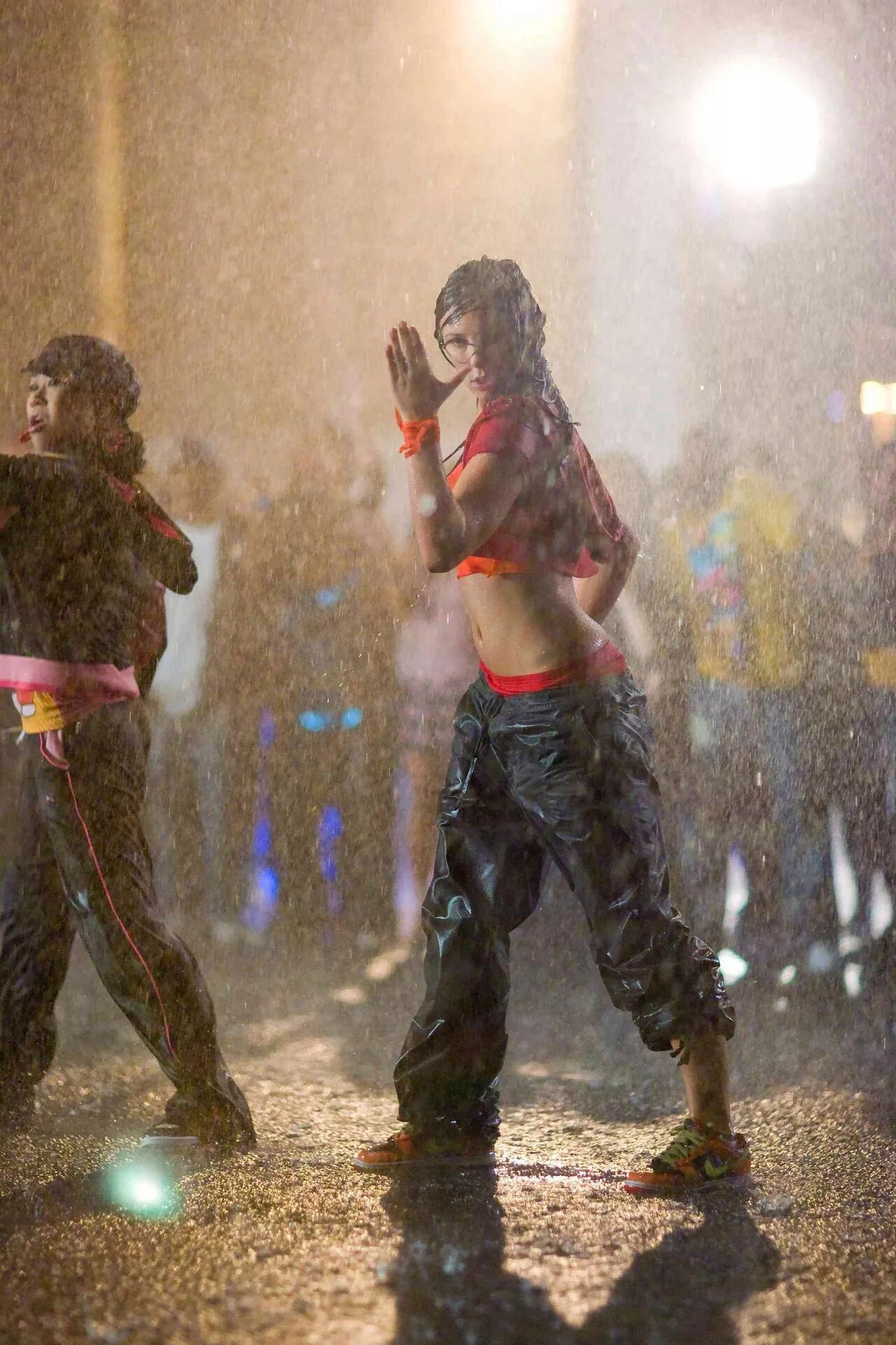 Step up 2. Бриана Эвиган шаг вперед 2. Бриана Эвиган шаг вперёд 2 улицы.