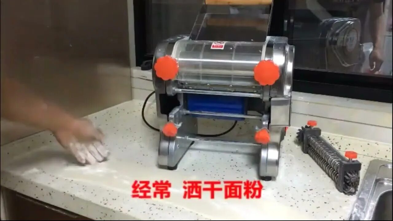Тестораскатка лапшерезка dhh. Тестораскаточная машина foodatlas dhh-220c. тестораскаточная машина fimar si 320. тестораскатка footdalts dss 200 m. электрическая лапшерезка akita jp 260mm.