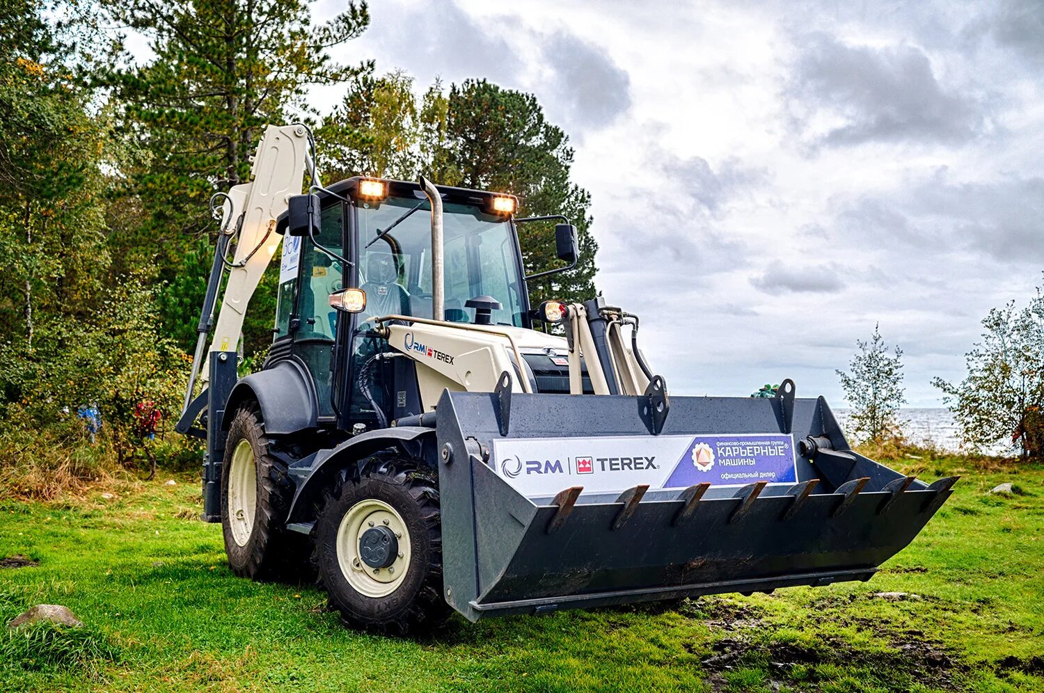 Terex tlb 825 rm. Трактор terex tlb-825. экскаватор-погрузчик terex tlb 825. 825 terex-rm. terex tlb 840.