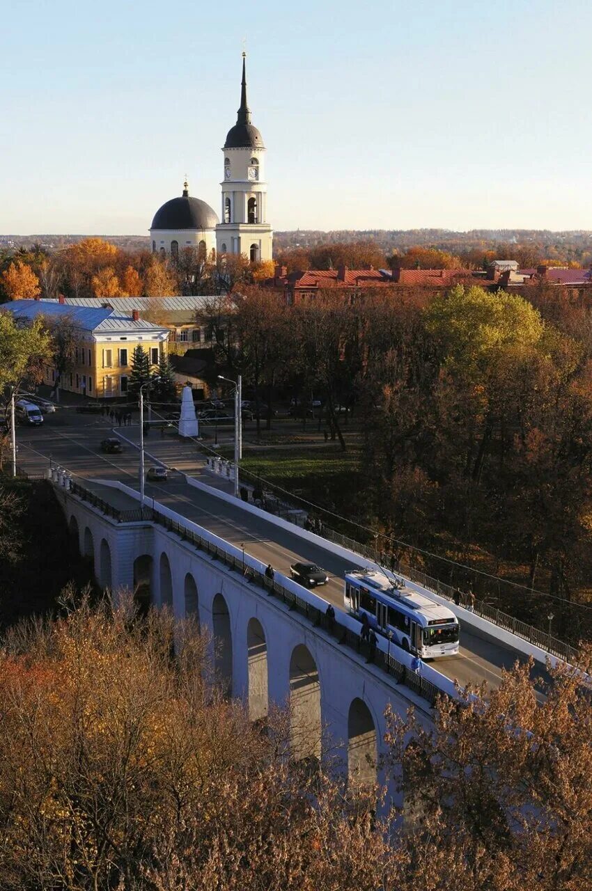 Город калуга википедия. Каменный мост Калуга. Каменный мост Калуга достопримечательности Калуги. Калуга город Калуга. Калуга (центр Калужской области) ендтк.