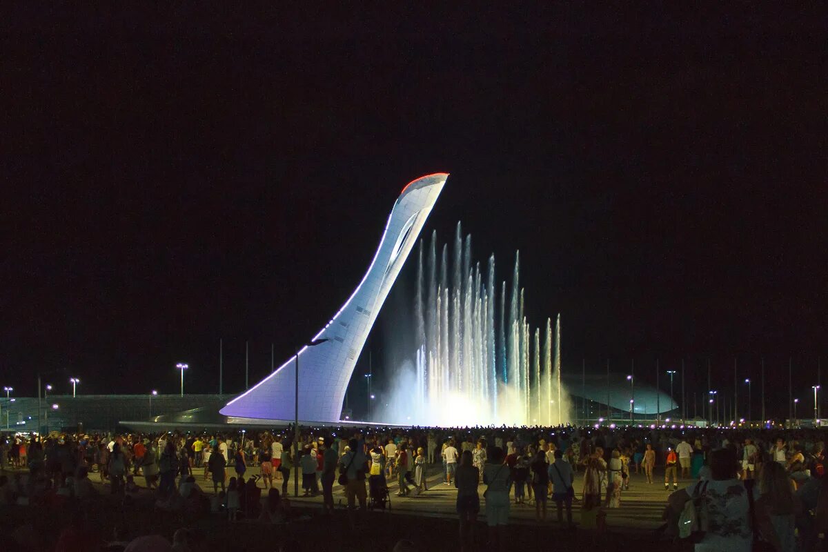 Олимпийский парк фестиваль. Олимпийский парк Поющие фонтаны. Олимпийский фонтан Сочи. Сочи парк фонтан. Поющие фонтаны Сочи Олимпийский парк.