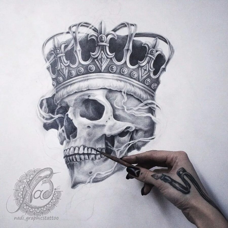 тату череп с короной