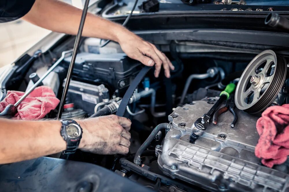 Timing Belt Automobile. Distribution Belt in a car. Belt jumping from car engine. Which Belts are used for car engine