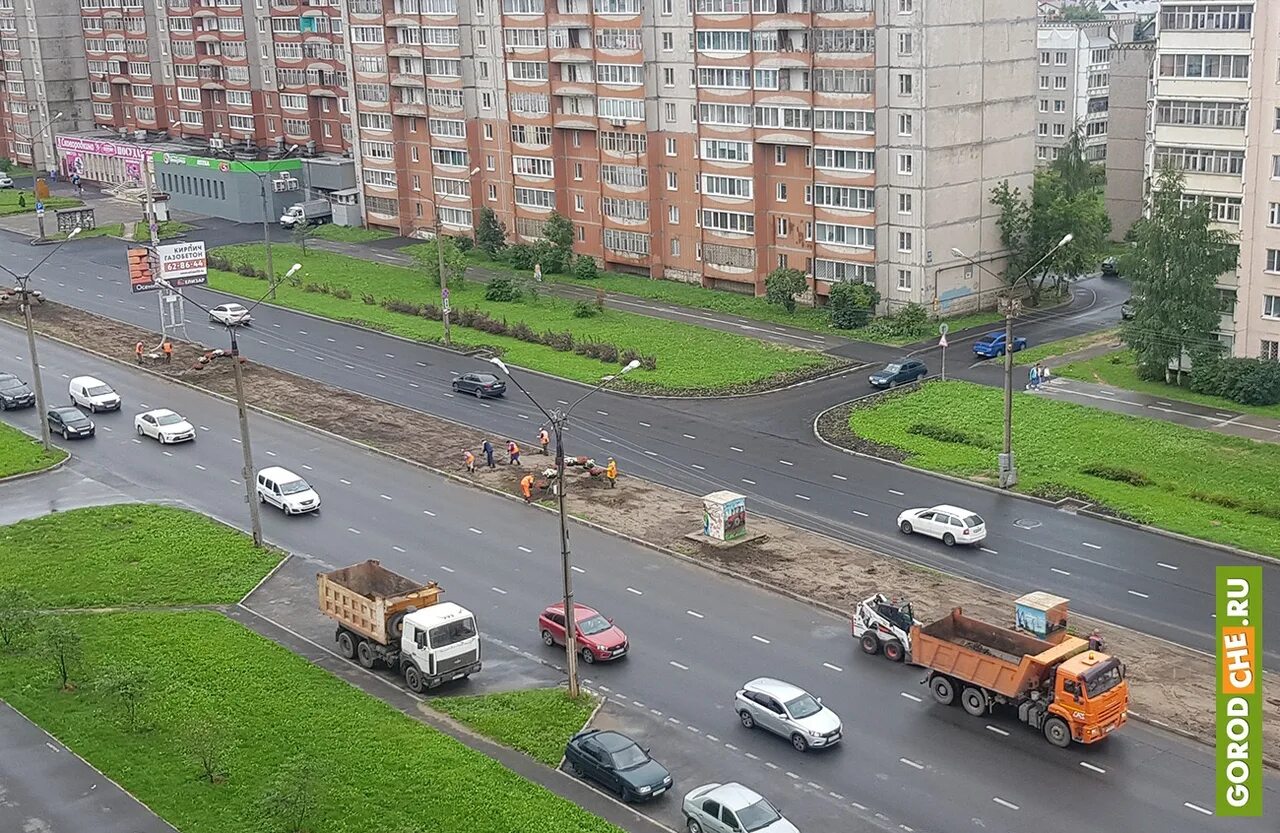 Разделительный газон. На ленинском проспекте был раньше на разделительный газон. в каком году убрали разделительный газон на комсомольском пр.