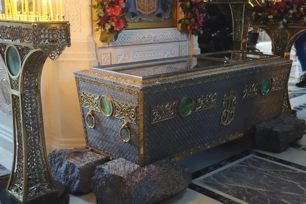 храм марии египетской в сретенском монастыре. мощи иллариона троицкого. мощи святителя илариона в сретенском монастыре. мощи марии египетской в сретенском монастыре. мощи святителя илариона в сретенском монастыре.