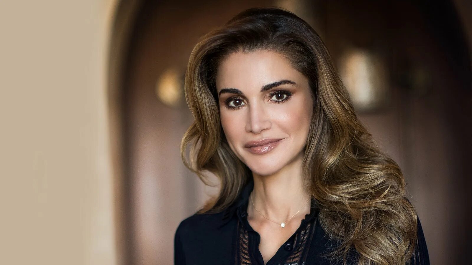Queen rania of jordan. Рания аль абдулла. Королева рания. Rania al abdullah королева иордании. Принцесса иордании рания.