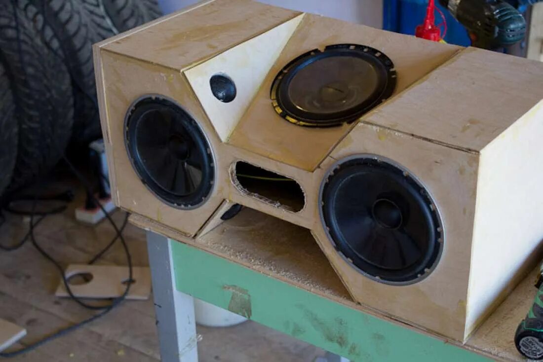 Музыка на 2 колонках. Колонка Boombox Subwoofer. Акустический короб Бумбокс. Переносная колонка 4гд35. Акустика фазоинвертор Торнадо.