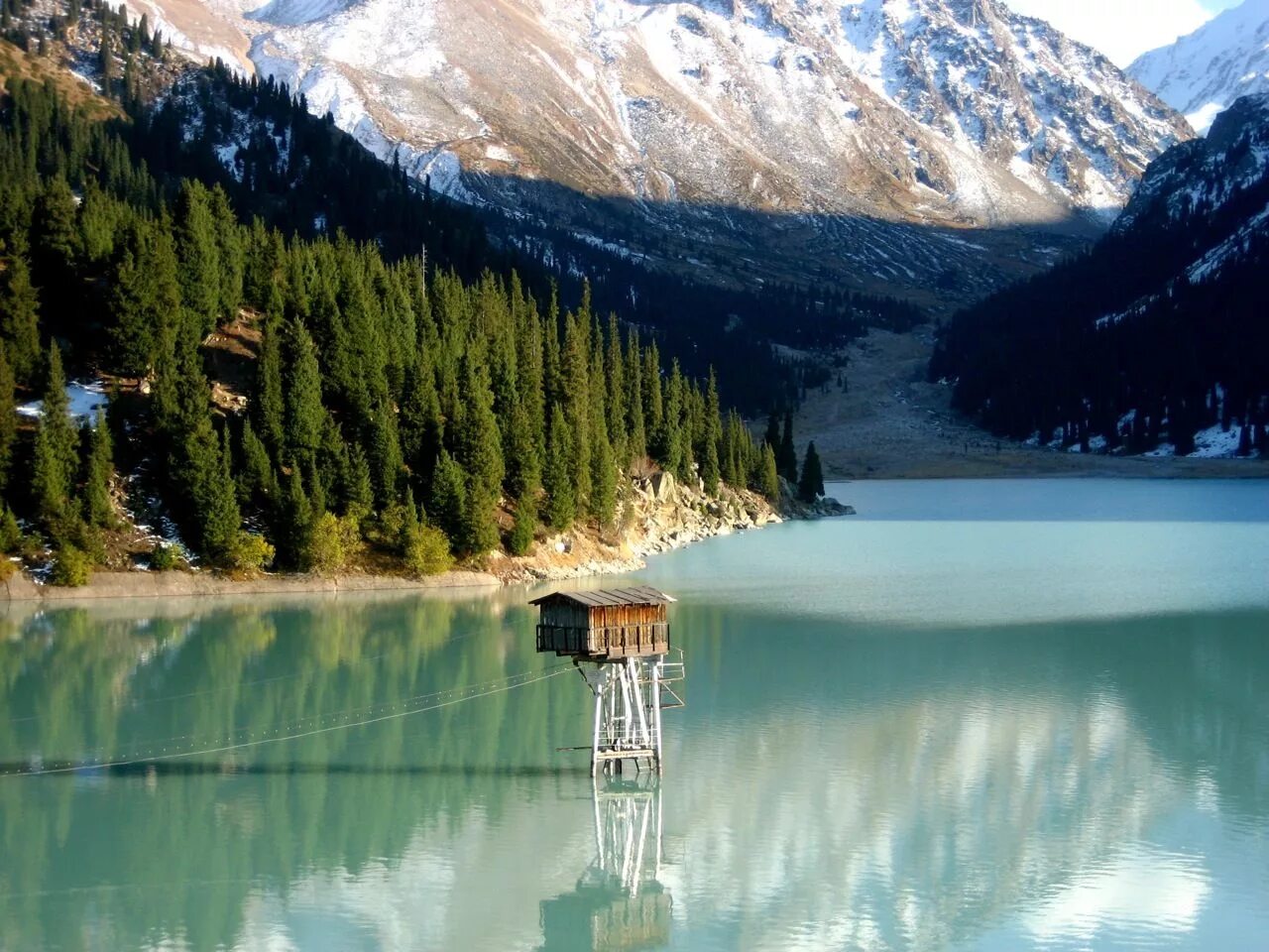 Чудеса природы казахстана. Бао озеро Алматы. Алма-Ата Казахстан озеро. Горы Алматы Бао. Алма Ата озеро в горах.