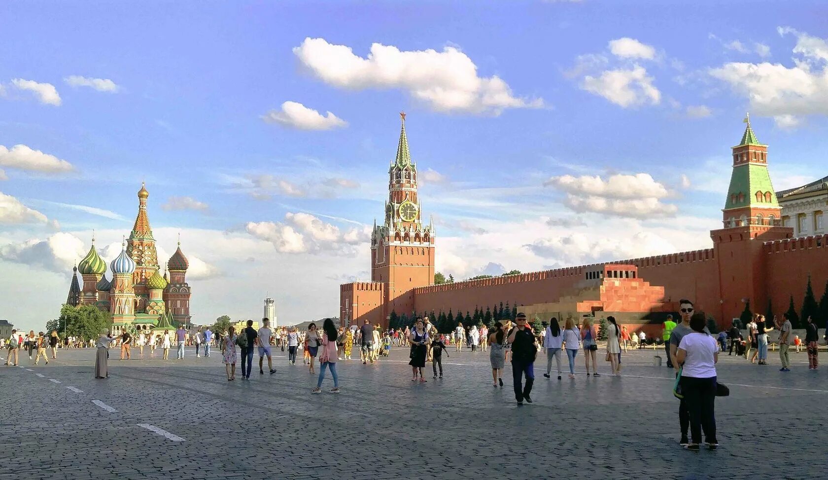 Площадь около кремля москве. Поехавшая красная площадь. Кра́сная пло́щадь. Московский кремль и красная площадь фото. Поехавшая красная площадь.