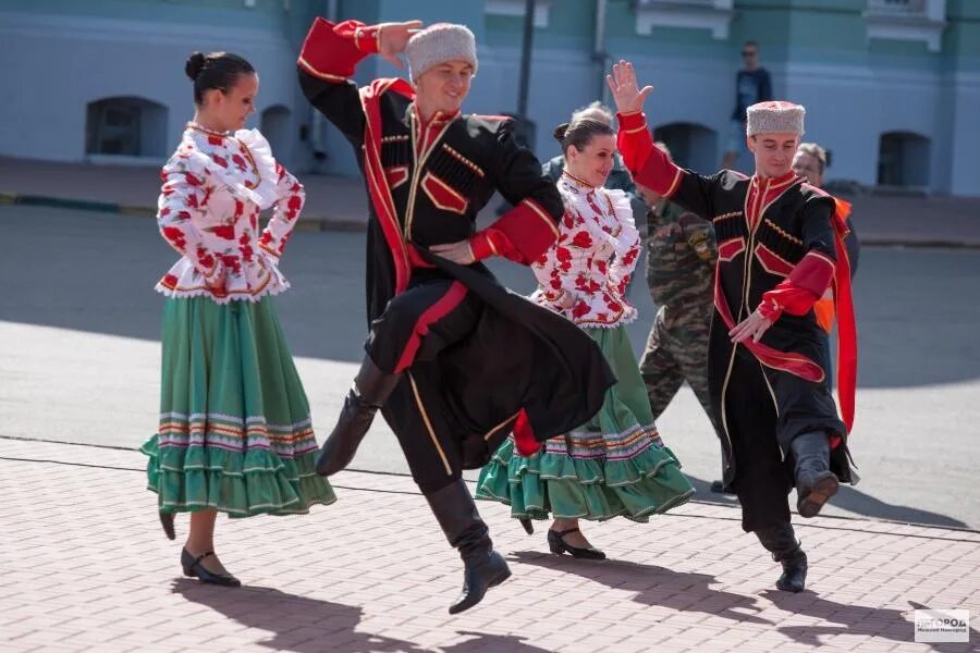 Казачий пляс Кубанский казачий. Казачий танцевальный костюм. Казачий костюм для танца. Пляски Казаков. Танцы народа видео