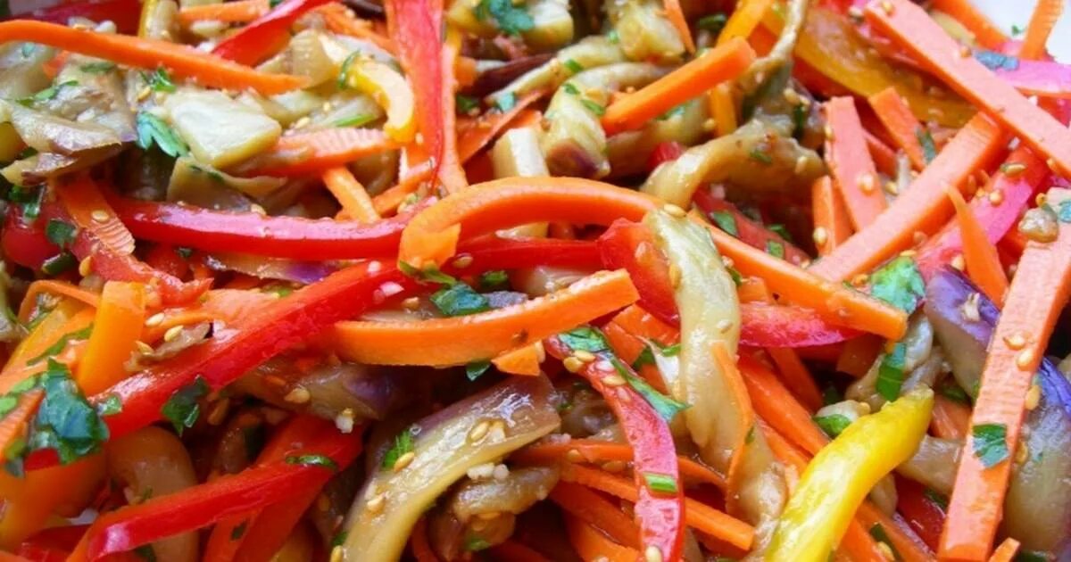 салат на зиму помидоры перец морковь. салат болгарский перец морковь сахар. капуста болгарский перец морковь уксус. салат болгарский перец морковь сахар. капуста квашеная шинкованная с морковью и перцем.