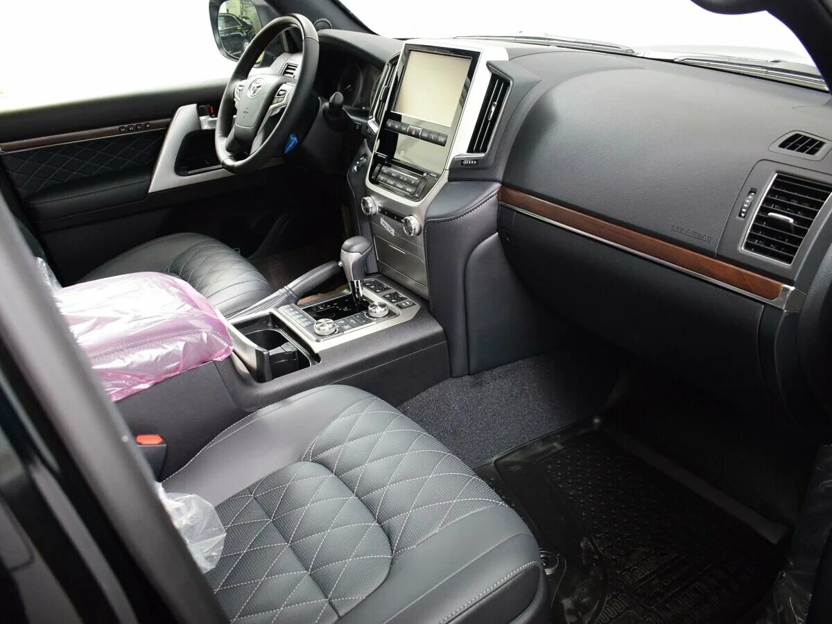 перешив салона тойота ленд крузер 200. Toyota land cruiser 200 салон. двухсотка рестайлинг салон. тойота ленд крузер 200 2015 салон. лэнд крузер 200 салон.