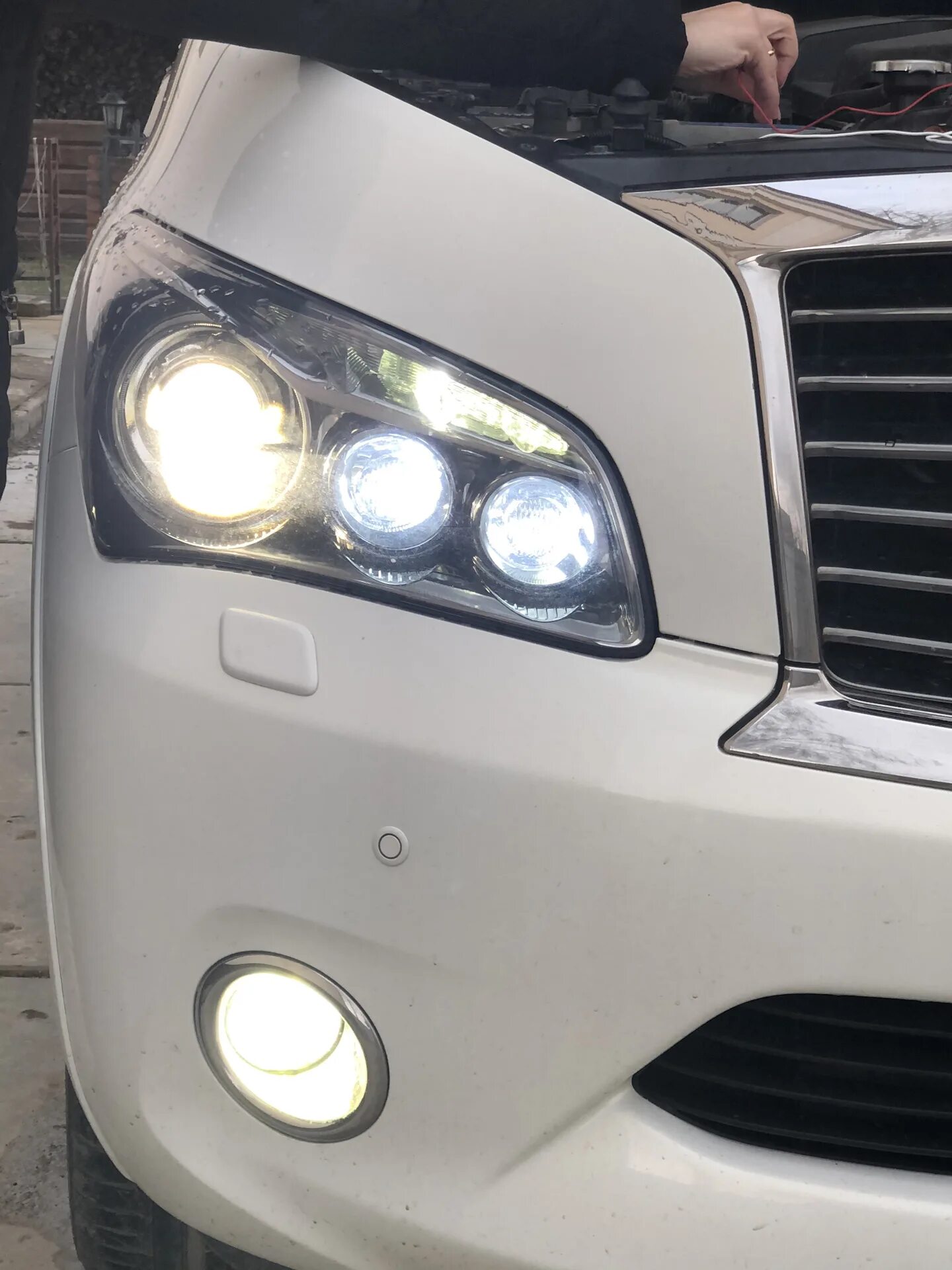 Infiniti qx56 ДХО. Ходовые огни на Инфинити qx80. Инфинити 56 ДХО. Qx56 ДХО led бампер.