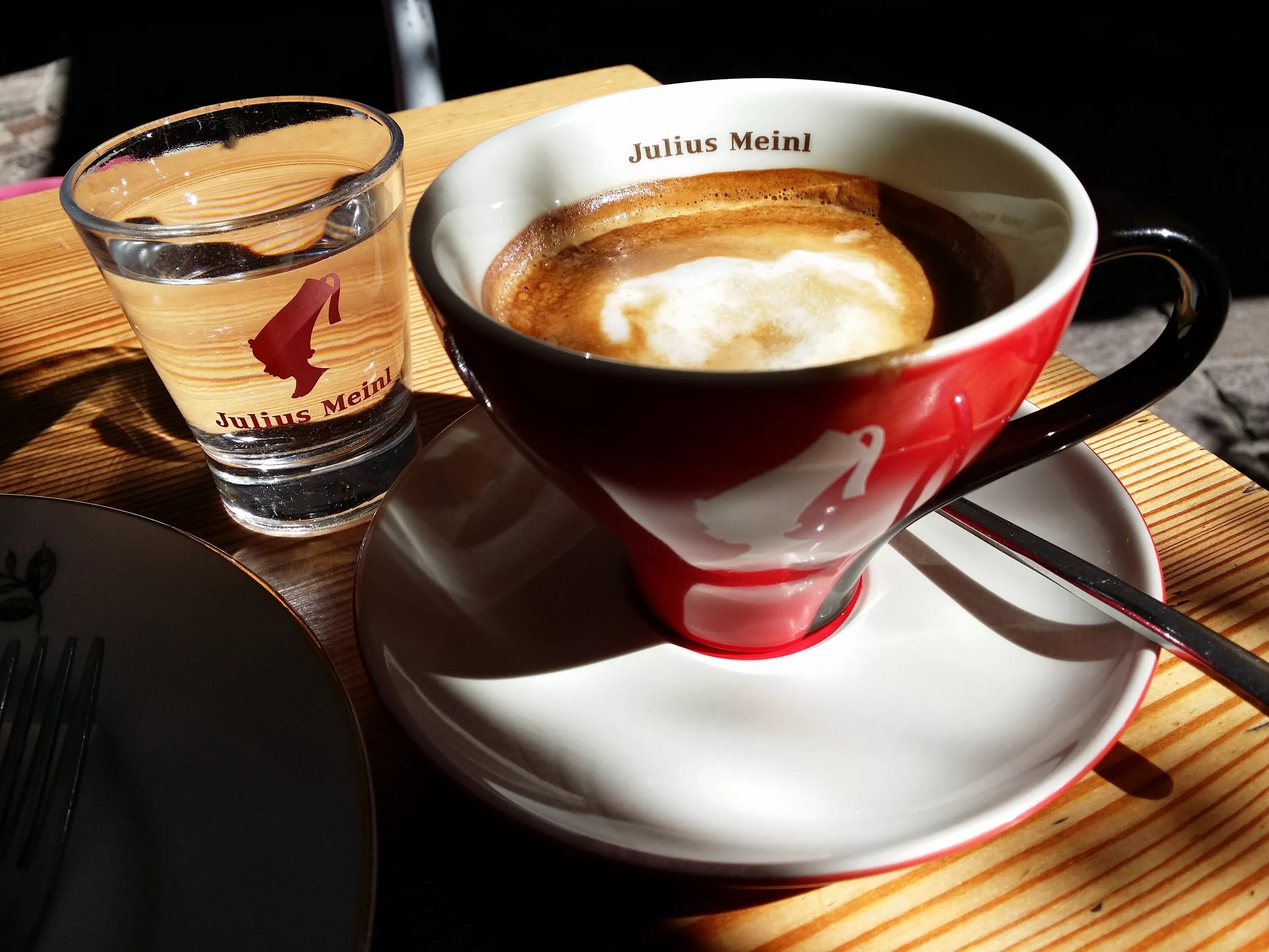 Чашка кофе Julius Meinl. Кофейная чашка для капучино Julius Meinl. Юлиус Майнл кофе чашка. Кофе Julius Meinl кофейня. Вкусное эспрессо