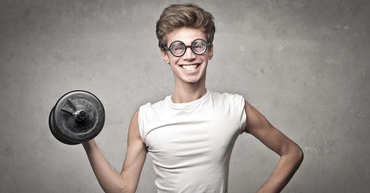 Лучший хил. Хилый парень. Спортсмен в очках. 3с самокатер санчес. Rick owens 2018 male.