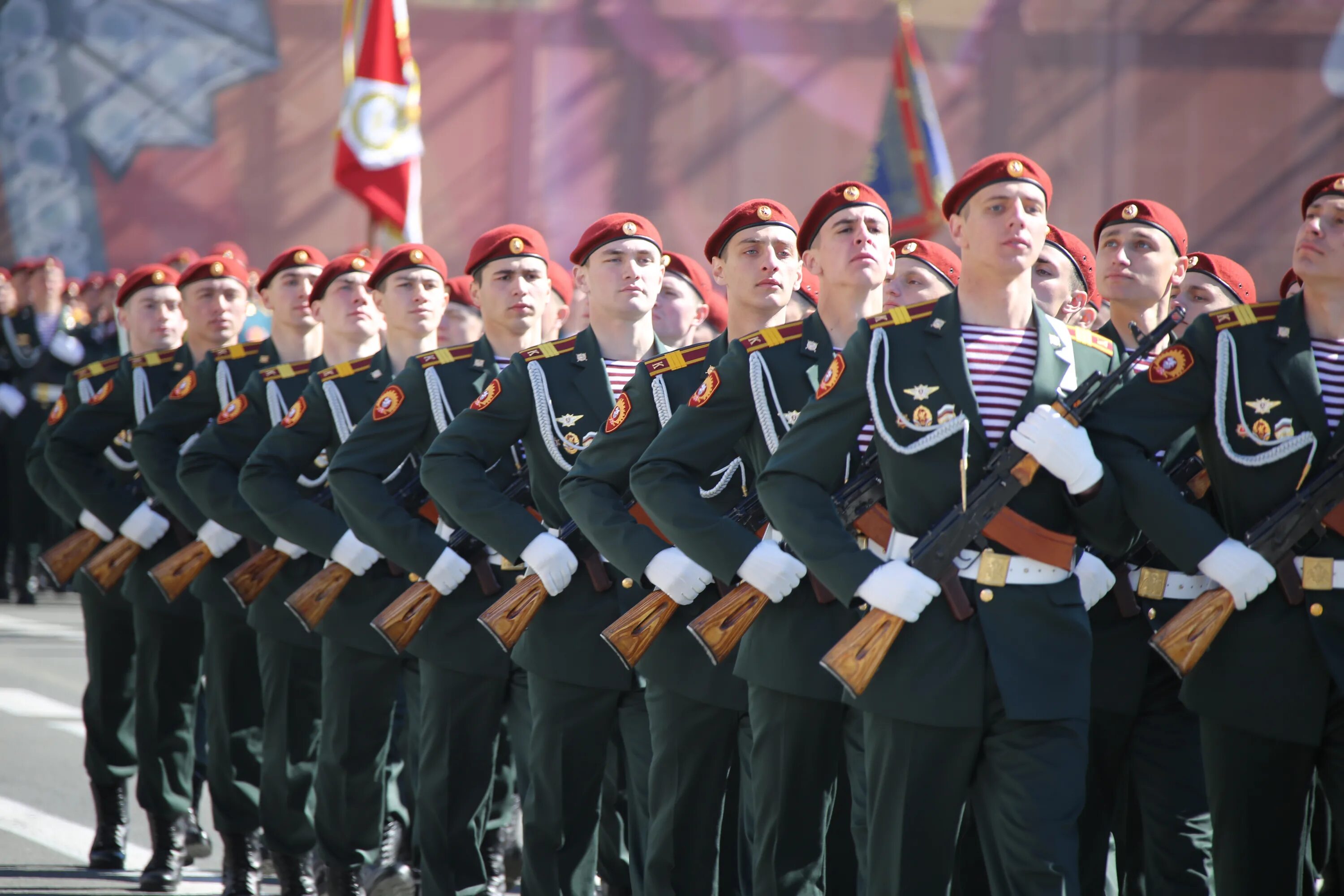 Фото с днем росгвардии. Росгвардия на параде. День войска национальной гвардии. Росгвардия на параде 9 мая. День национальной гвардии на параде.