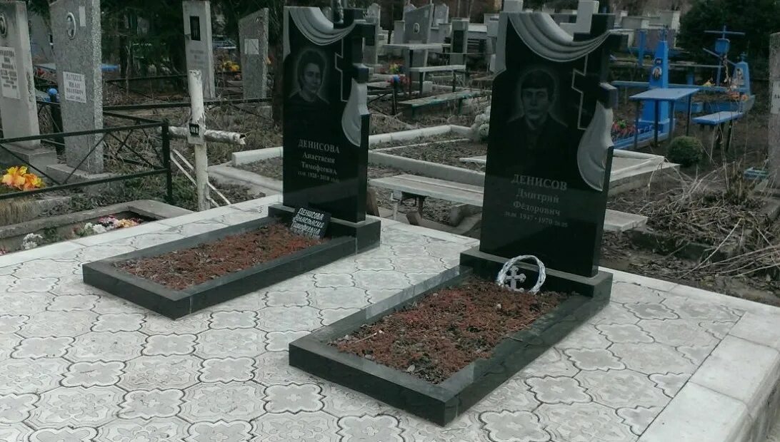 Украшения надгробий. Памятники из гранита. Памятник на могилу варианты фото. Гранитные надгробия на могилу. Надгробия и памятники из гранита.