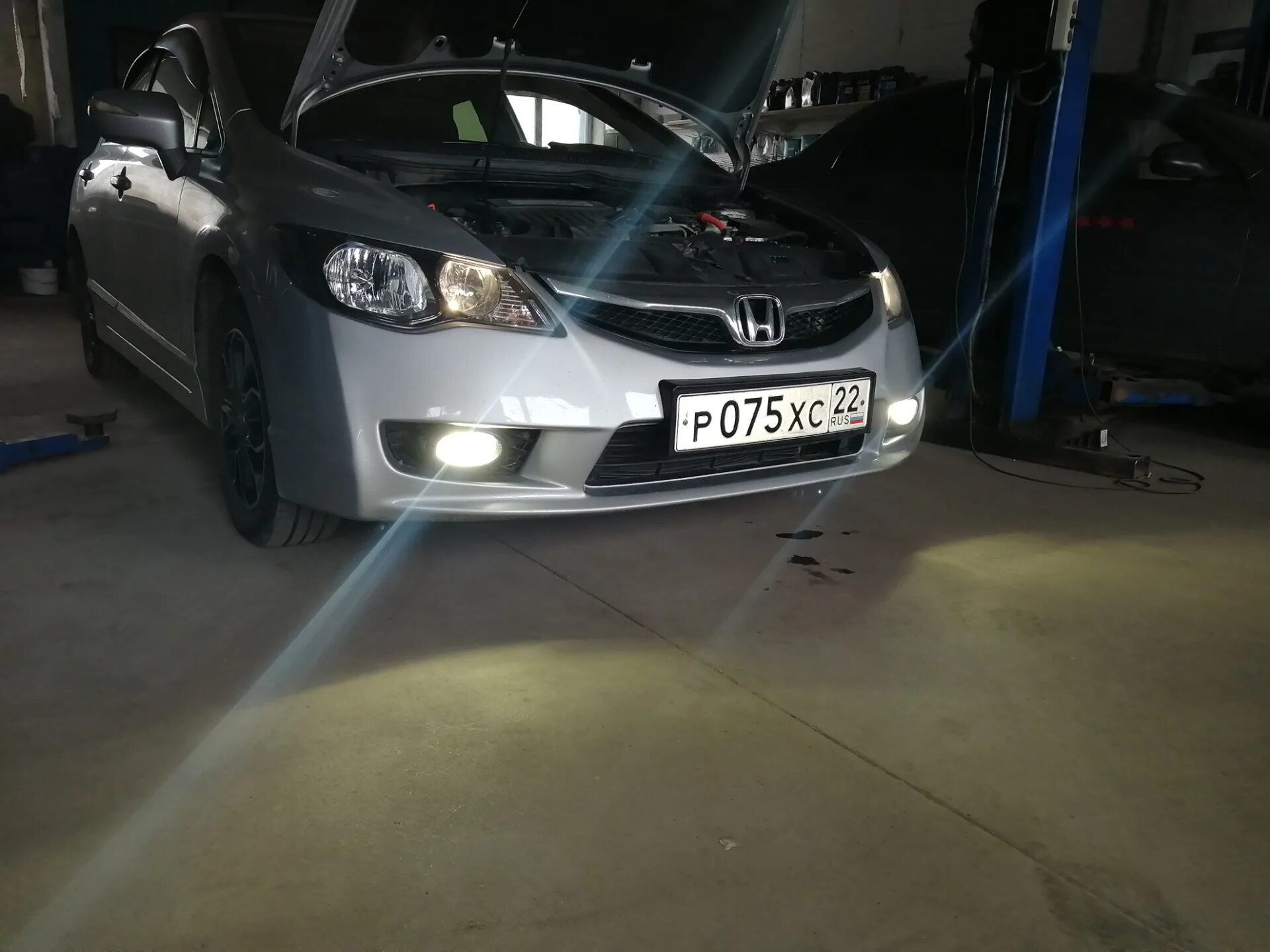 Свет honda civic. Светодиодные ПТФ Хонда Цивик 4д. Led ПТФ Honda Civic 4d. Led туманки Honda Civic 4d. Цивик 4д лед лампы в противотуманки.