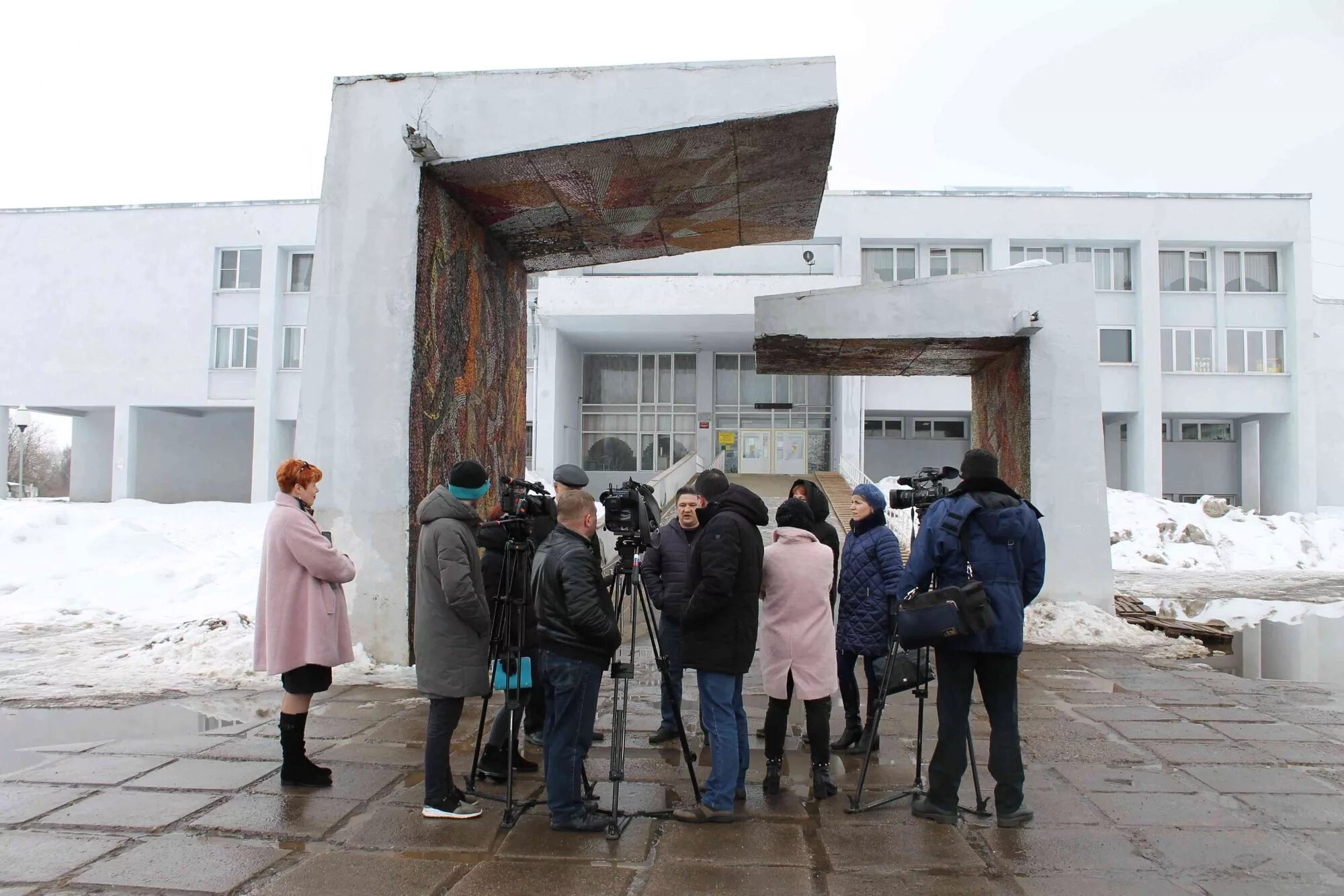 Дворец мемориал Киров. Дворец пионеров Киров. Дворец творчества мемориал Киров. Сцена во Дворце мемориал Киров.